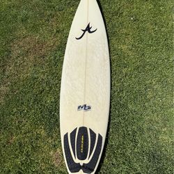Surfboard 6’7”