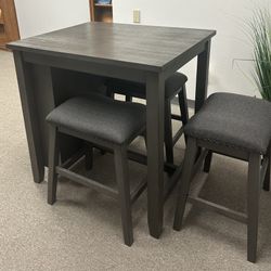 Dining Table with barstools