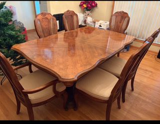 Dining room set + extra leaves & protective pads