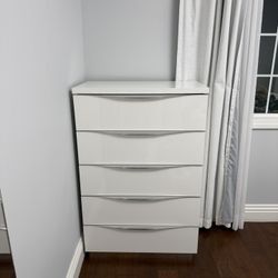 White Chest Expensive Selling For Cheap 