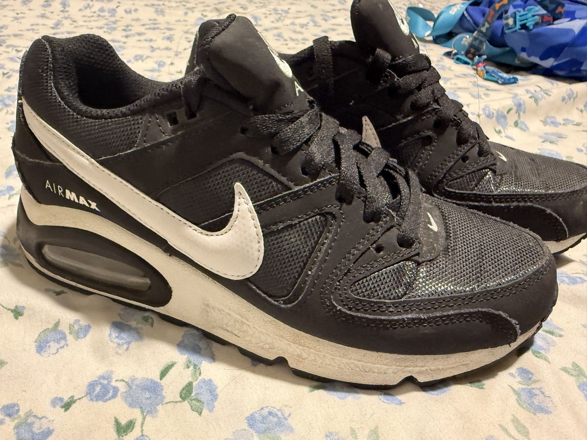 Nike Air maxes