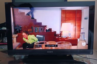 Television Sony Bravia de 32 pulgadas. Sony Bravia 32 in. T.V.