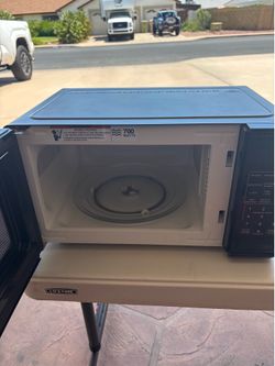WALMART 700 watts MICROWAVE
