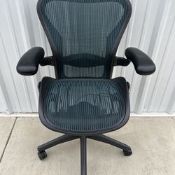 Herman Miller Aeron Office Chair Size B - Fully Loaded