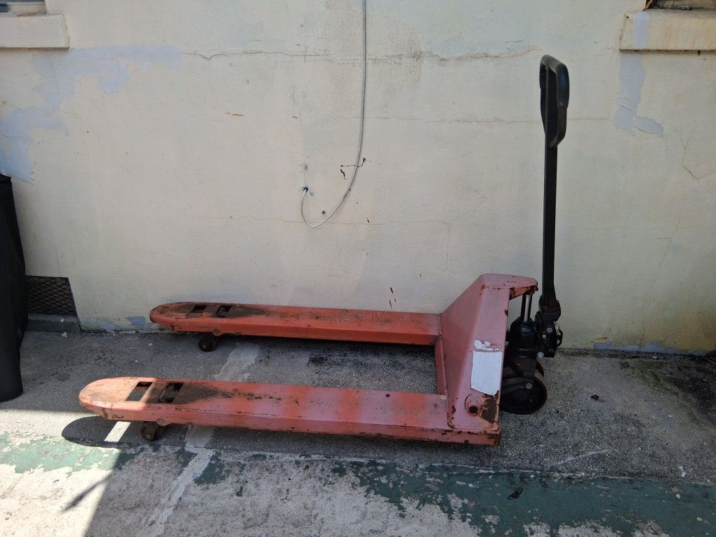 Haul Master 2.5 Ton Pallet Jack "Item Is Available"