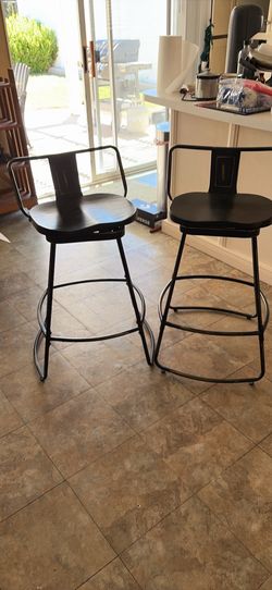 Swivel counter stools