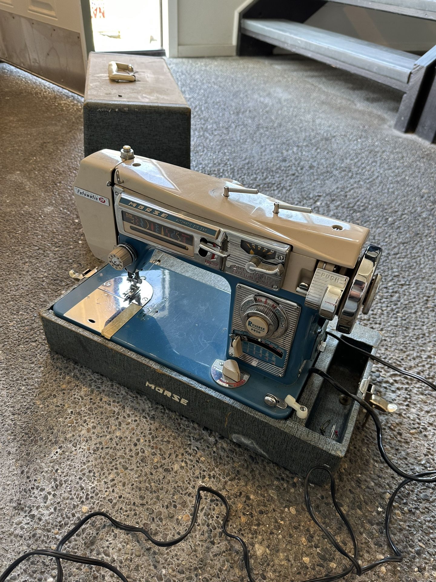 Vintage Sewing Machine for Sale in Puyallup, WA OfferUp