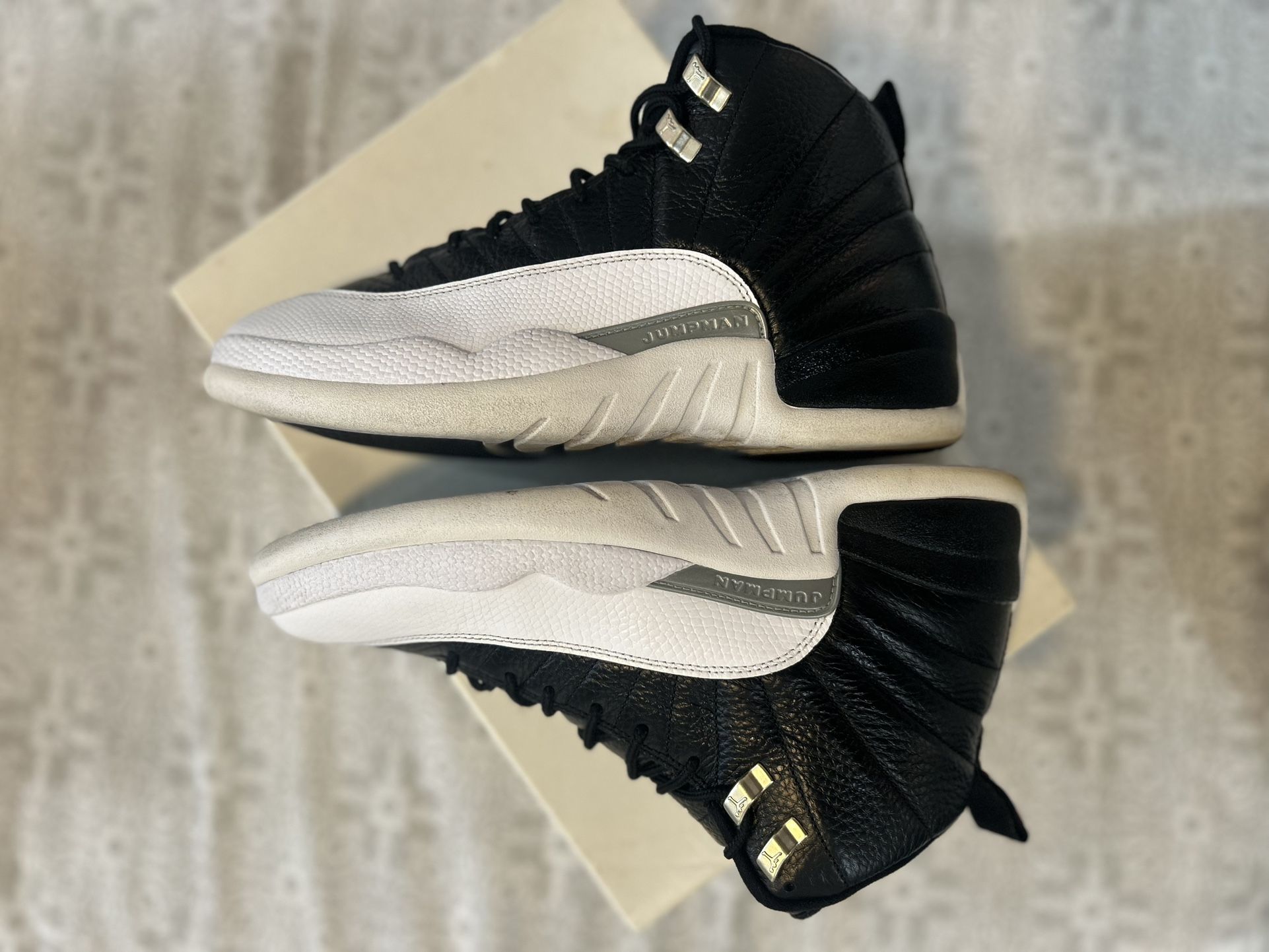 Air Jordan Retro 12s. Size 9m. 100$