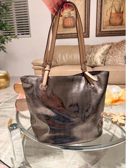 Michael Kors Jet Set Tote Bag – Smoke Gray Patent Logo Tote