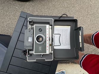 VINTAGE RARE Close-up Lens Polaroid Automatic Land Camera 340. With Hard Protective Carrying Case. Very Clean. EXCELLENT WORKING CONDITION