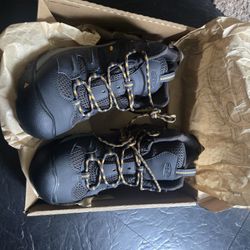 Keen Boots Size 9 