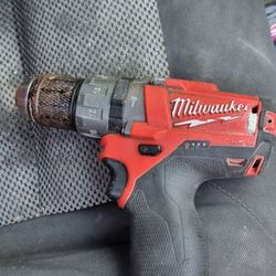 Taladro Milwaukee