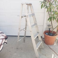 Aluminum Ladder  - 5 Ft