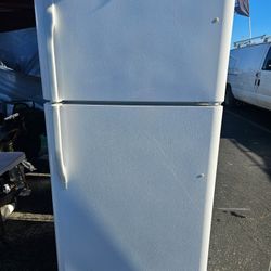 White Kenmore Refrigerator/3 Months Of Warranty And Free Local Delivery 