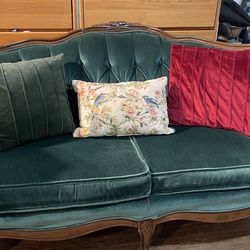 Vintage chair and live seat