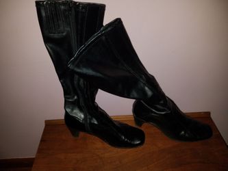 Women's size 9 black boots
