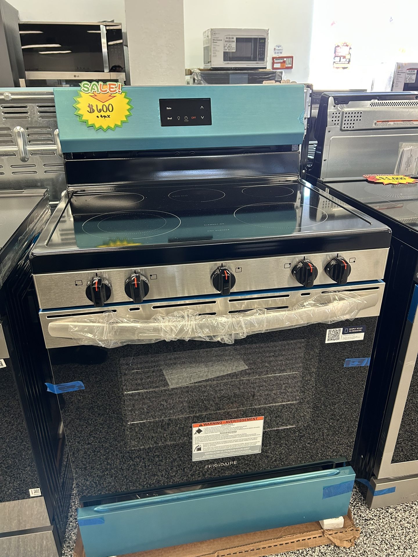 FRIGIDAIRE ELECTRIC STOVE STAINLESS STEEL BRAND NEW!!!!!!