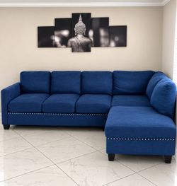 Free delivery 🚚. Sectional sofa.
