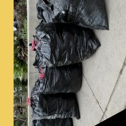 IN EAGLEROCK  lots of men’s clothes small medium large size 28x30 to 38x32 take everything $39 FIRM 