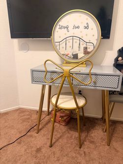 Makeup vanity