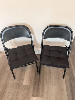 Set of 2 black folding chairs with cushions