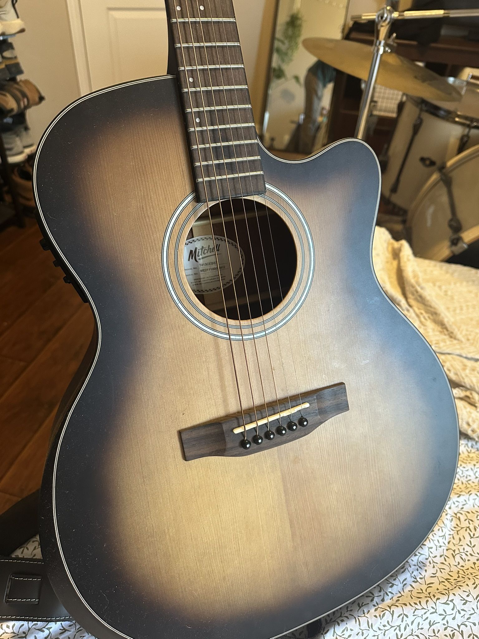 Acoustic Electric Guitar. Mitchell T413ce