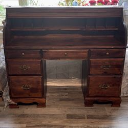 Hutch Desk With Multiple Drawers 