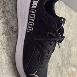 Women’s Puma Sneakers Sz 7med 