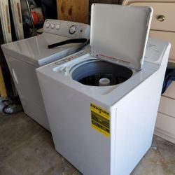 Washer and dryer available. White top load appliances heavy duty. Lavadora y secadora