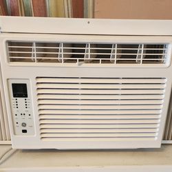 Air Conditioner - 6,000 BTU Window Unit AC,  Energy Saver mode, Like New