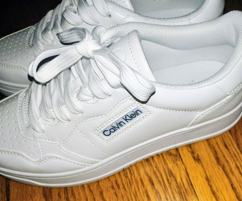 Calvin Klein Sneakees