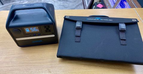 Anker 521 Portable Power Station / PowerHouse 256Wh with a 100W foldable solar panel