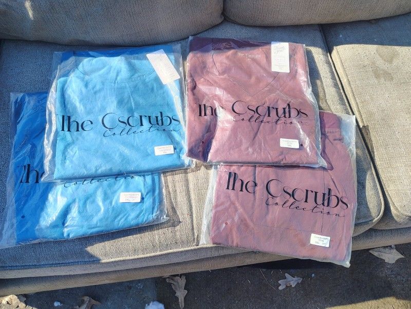 Scrubs 5x Size Pants And Top 10$ Each