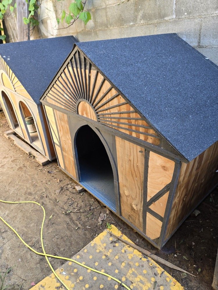 Large Dog House (Ready To Go)