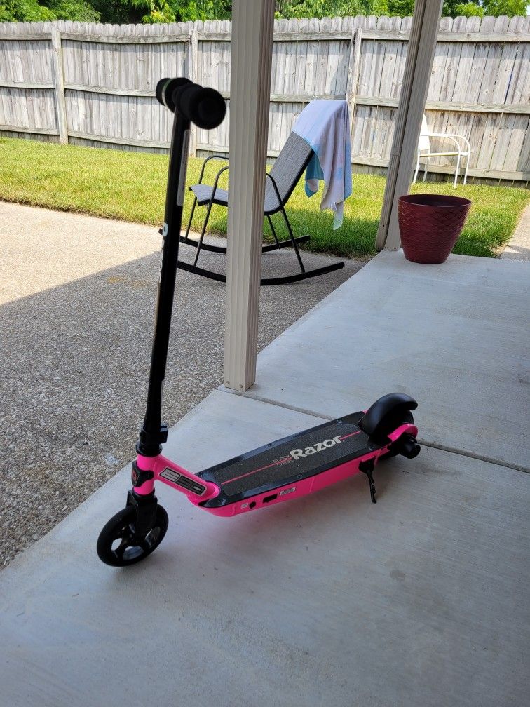 Razor Electric Scooter. "CHECK OUT MY PAGE FOR MORE DEALS "