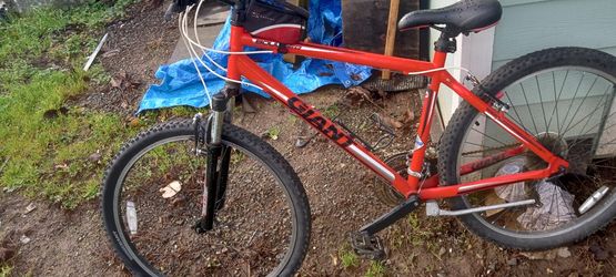 GIANT boulder Bicycle
