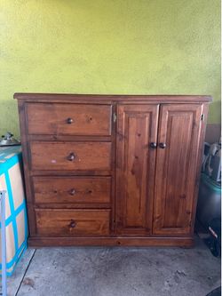 Mueble para ropa exelente condicion