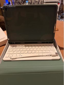 iPad Bluetooth keyboard case