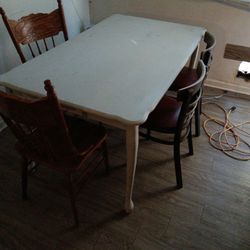 Kitchen Table And 4 Chairs