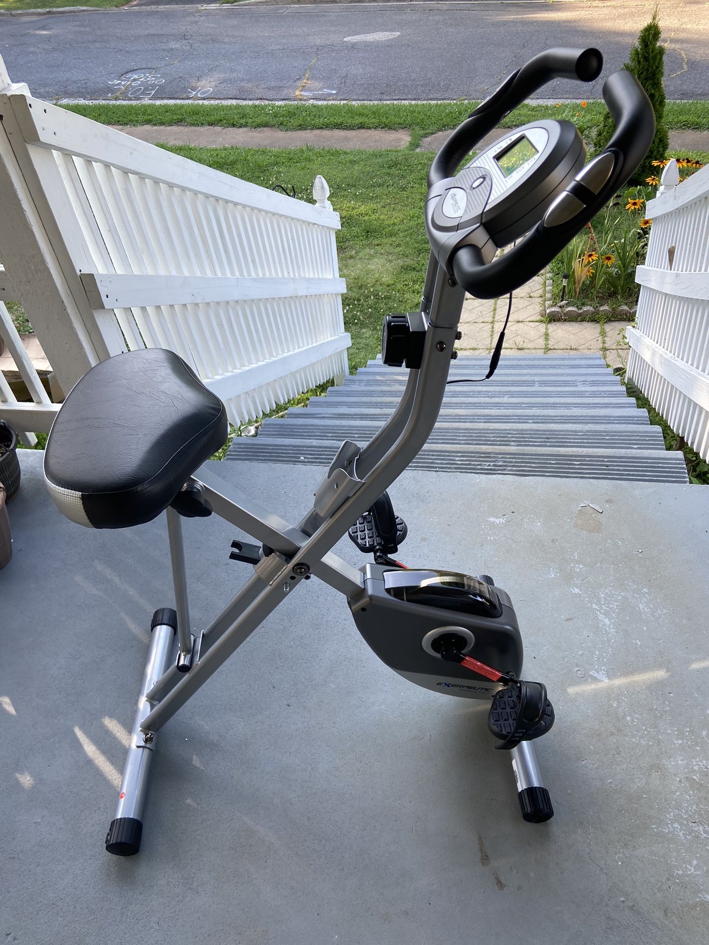 New Exercise Bike With Heart Pulse Sensors