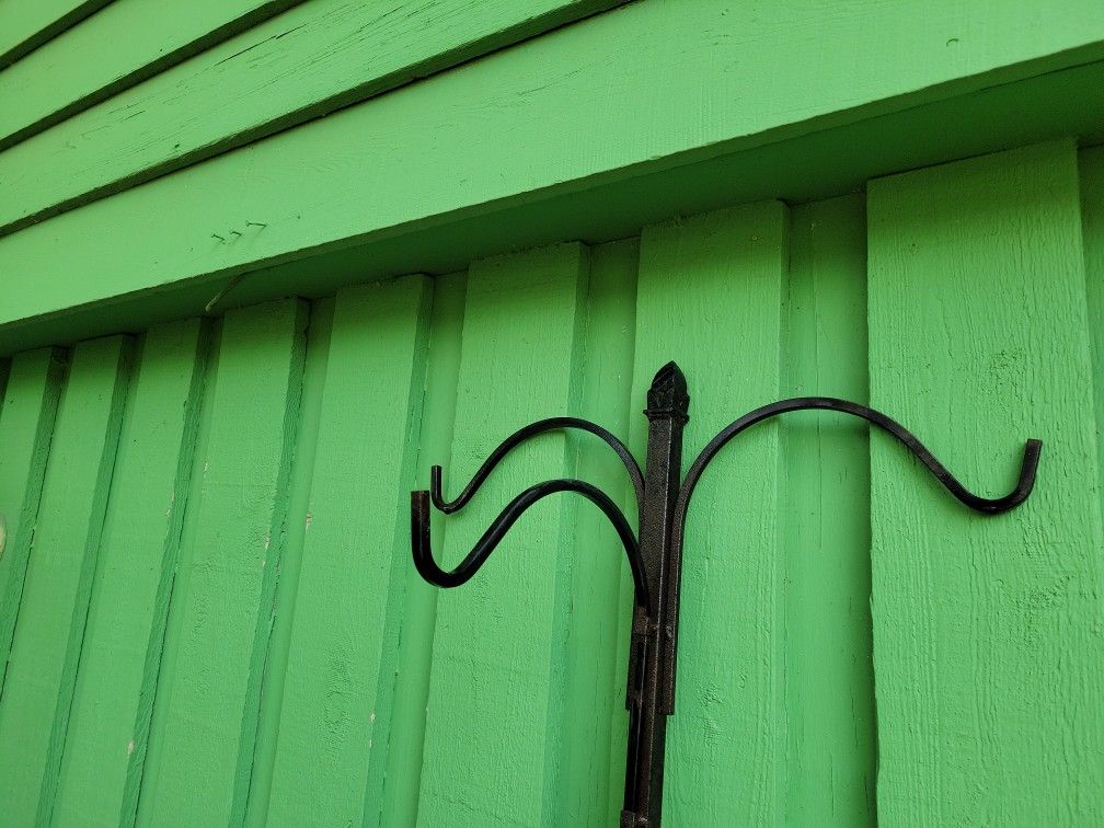 Metal Three Arm Plant Holder