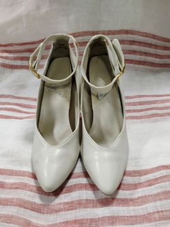 Candie's Size 7.5 Vintage Heels - Need Heel Caps