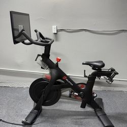 3rd generation Peloton In Excellent Condition