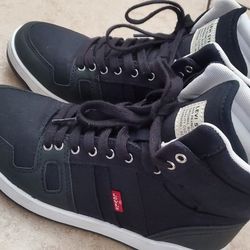 Levis Womens Shoes. Size 7.5