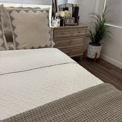 Zgallerie Cal King Bedroom Set With Two Nightstand Chests