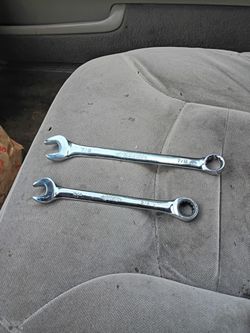 7/8 And 3/4 Socket Wench 3/4 The Socket 