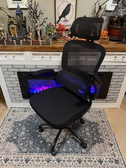 LIKE NEW**Tralt Black Mesh Ergonomic Office Chair