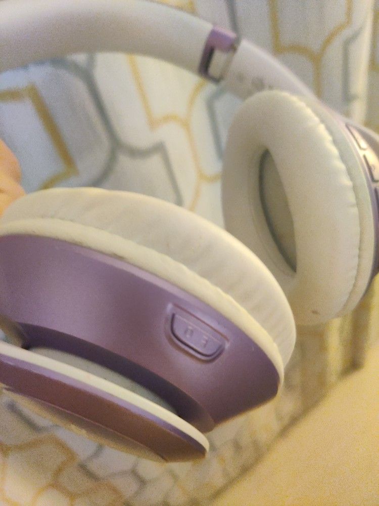 BLUETOOTH HEADPHONES