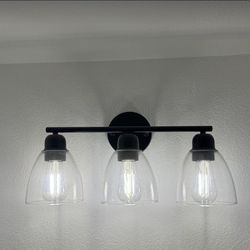 New 3-Light Bathroom Light Fixtures, Matte Black Modern Vanity Lights. 18.9"L x 6.93"W x 9.17"H. Bulbs Not Included!!