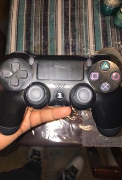 PS4 controller